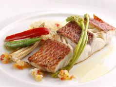 本日の鮮魚の鉄板焼き　季節の野菜添え