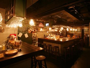 炭焼き バル bar 倉庫の雰囲気1