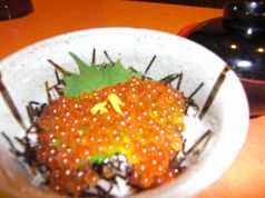 料理メニュー写真&nbsp;イクラ丼（お吸い物付き）