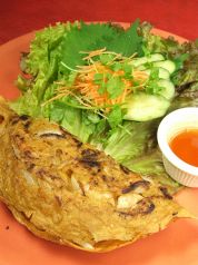料理メニュー写真 ベトナム風お好み焼き“バンセオ”