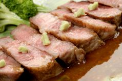 料理メニュー写真 炭火坊主職人のイベリコ豚レア焼き~わさび添え~