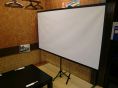 ８０型の大型プロジェクター完備☆
