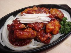 ピリ辛鶏肉鉄板焼き