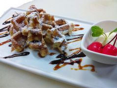 料理メニュー写真&nbsp;ワッフルのバニラアイス添え