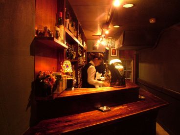 オリョウ ORYO STANDING BAR スタンディングバーの雰囲気1