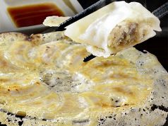 料理メニュー写真 博多 鉄鍋一口餃子(二人前)