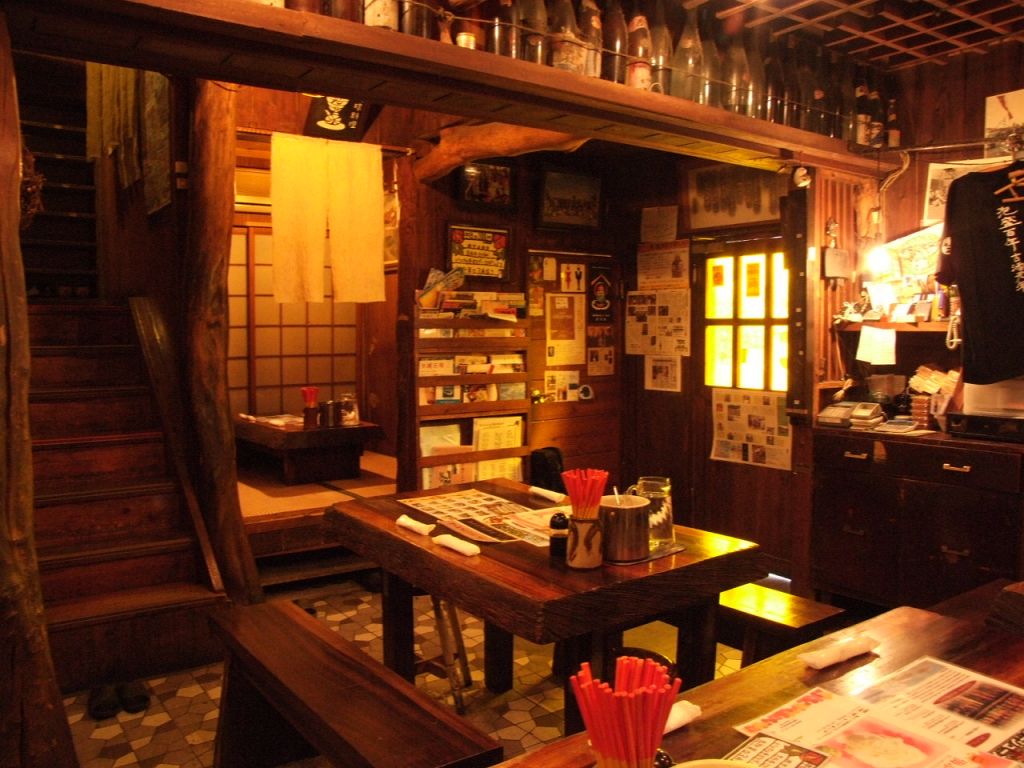 店内は木の香りがする優しい雰囲気で、隣りの席から聞こえる地元言葉が心穏やかになります。