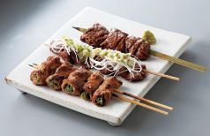 料理メニュー写真 牛ハラミ串/牛肉青ネギ串/ネギ塩牛タン串/牛串盛合せ