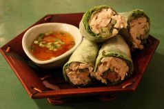 料理メニュー写真&nbsp;むし鶏とバジルの生春巻き