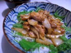 料理メニュー写真&nbsp;地鶏丼（お吸い物付き）