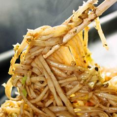 料理メニュー写真 夢豚のソース焼そば【平打ち太麺】