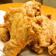 料理メニュー写真 骨付きチキン