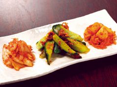 料理メニュー写真&nbsp;本場韓国の味！キムチ3種盛り