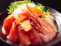 料理メニュー写真&nbsp;魚介が沢山のシーフードサラダ