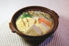 料理メニュー写真 豆富とゆばの豆乳煮込み