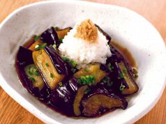 料理メニュー写真&nbsp;とろける“揚げ出し茄子”たっぷり生姜おろし添え