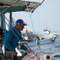 今日も海の男が漁に出る