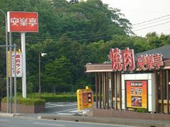 安楽亭 浦和三室店の雰囲気1