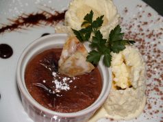料理メニュー写真 フォンダンショコラ バニラアイス添え