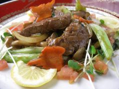 料理メニュー写真&nbsp;和牛ヒレ肉と季節野菜の黒胡椒炒め和牛ヒレ肉と旬野菜の中華風炒め
