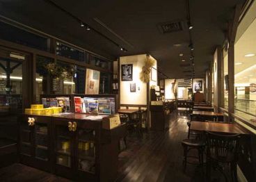 ブレッツカフェ クレープリー 名古屋タワーズプラザ店の雰囲気1