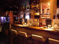 カウンターでしっぽりお酒を♪