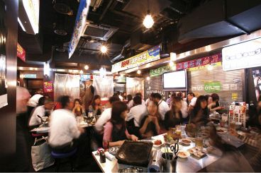 韓豚屋 ハンテジヤ 新橋店の雰囲気1