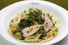 大人気★蒸し鶏と青ネギの和風ソースパスタ