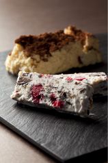 料理メニュー写真&nbsp;リコッタチーズとラズベリーのセミフレッド