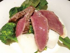 料理メニュー写真 牛肉のタタキ温サラダ