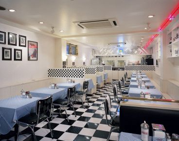 ティービーシーダイナー TBC DINER 元町店の雰囲気1