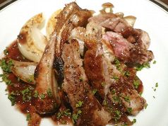 料理メニュー写真 骨付豚肉のオーブン焼き 和風赤ワインソース
