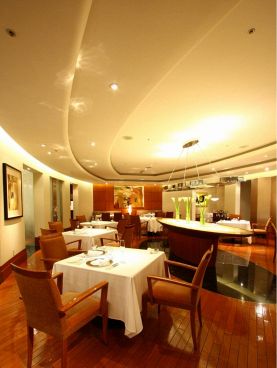 ル ペルゴレーズ ヒルトン東京 Hilton Tokyoの雰囲気1