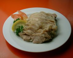 料理メニュー写真&nbsp;上海白切鶏★紹興酒に漬けて丹念に蒸しあげました。
