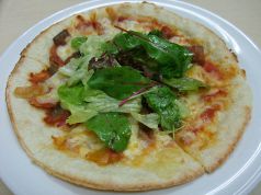 料理メニュー写真&nbsp;野菜たっぷりサラダピザ