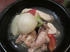 料理メニュー写真 じっくり煮込んだ丹波鶏のスープ仕立て