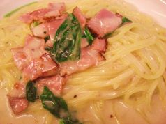 料理メニュー写真 ベーコンとほうれん草