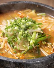四ツ谷三丁目の焼肉「名門」のヤッキー中村プロデュース「モツ鍋」