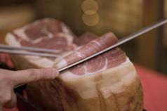 料理メニュー写真 パルマ産生ハムのオーダーカット