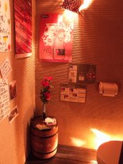 居酒屋で誰もが行くひとり空間