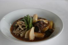 料理メニュー写真 牛すね肉の赤ワインとオイスターソース野やわらか煮