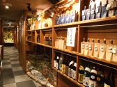 店内にはボトルがズラリと並んでいます。