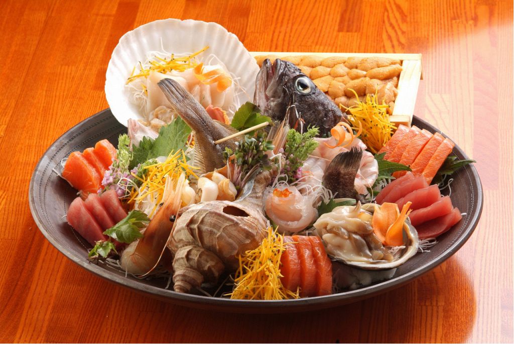 旬のお造りを豪華に盛り合わせ！