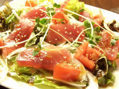 料理メニュー写真 まぐろのカルパッチョ サラダ仕立て