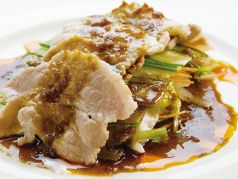 料理メニュー写真 茹で豚肉のニンニクソース