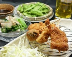 料理メニュー写真&nbsp;生ビール中ジョッキ（日本酒）・串カツ６本・冷奴・枝豆キャベツ