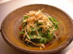 料理メニュー写真&nbsp;ほうれん草のサラダとパリパリじゃが芋