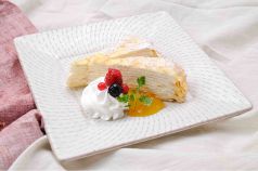 料理メニュー写真&nbsp;レアチーズミルクレープ～マンゴーソース～