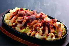 料理メニュー写真&nbsp;豚辛焼　～やみつきの辛さが大人気～