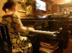 ピアノ PIANO カフェ ゼン ZENの写真